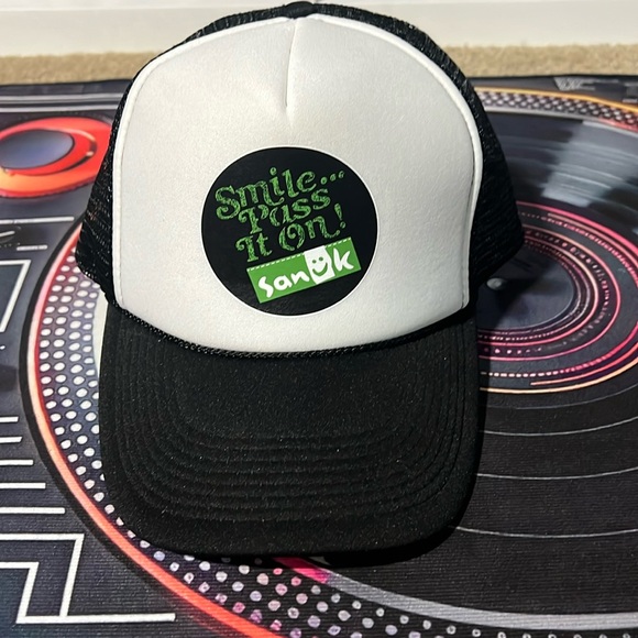 Vintage Sanuk Hat. Smile excellent condition - Picture 1 of 2